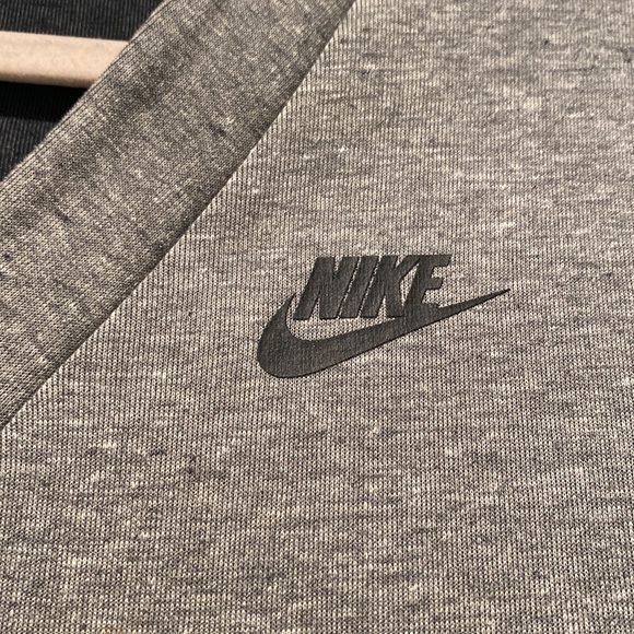 Nike Sportswear Tech Fleece Women's V-Neck Sweatshirt-XS - Picture 3 of 5